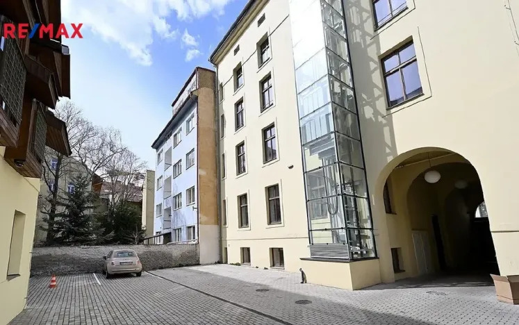 Pronájem bytu 1+1, Praha - Smíchov, Pivovarská, 56 m2