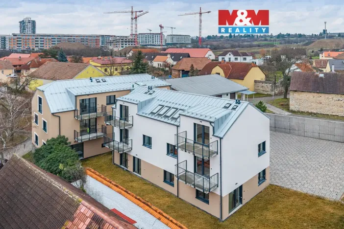 Prodej bytu 2+kk, Praha - Holyně, náměstí Pod lípou, 58 m2