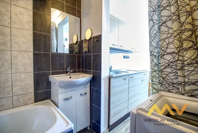 Pronájem bytu 1+kk, Hradec Králové - Nový Hradec Králové, Brožíkova, 22 m2