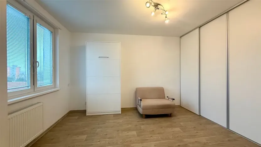 Pronájem bytu 2+kk, Cheb, Lomená, 35 m2