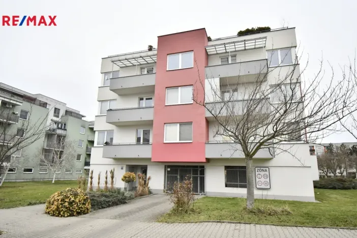 Pronájem garážového stání, Hradec Králové - Třebeš, Svatojánská, 13 m2