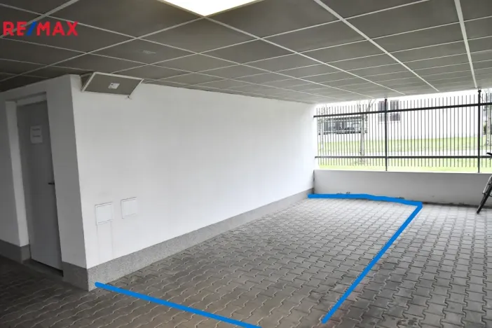 Pronájem garážového stání, Hradec Králové - Třebeš, Svatojánská, 13 m2