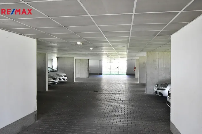 Pronájem garážového stání, Hradec Králové - Třebeš, Svatojánská, 13 m2