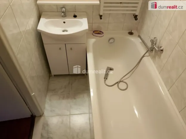 Pronájem bytu 1+1, Karlovy Vary, Petřín, 37 m2