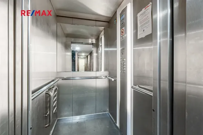 Pronájem kanceláře, Praha - Smíchov, Kováků, 103 m2