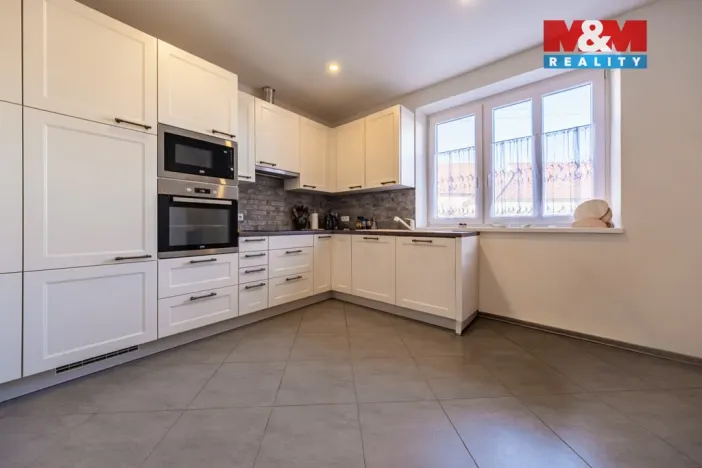 Prodej rodinného domu, Spálené Poříčí - Struhaře, 225 m2