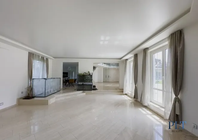 Pronájem vily, Babice, Starobabická, 728 m2