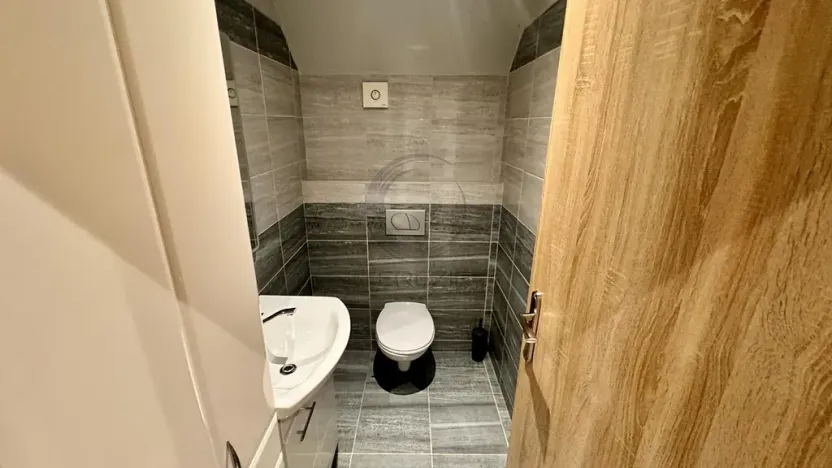 Pronájem bytu 2+1, Chomutov, Karlovarská, 81 m2