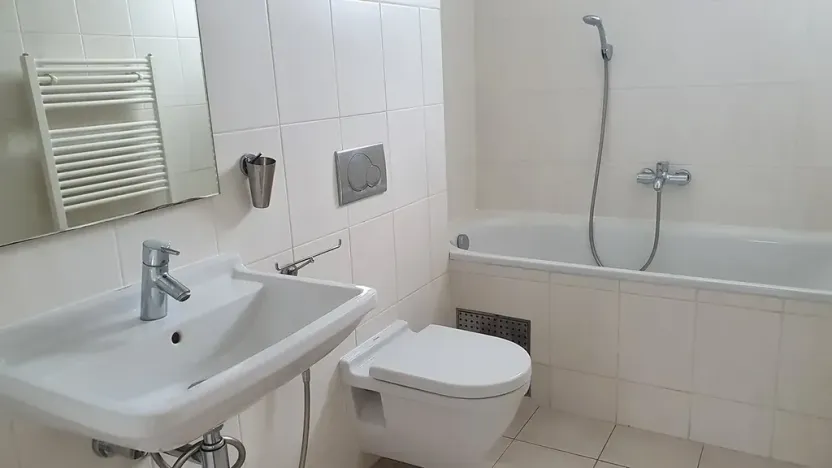 Pronájem bytu 1+kk, Praha - Modřany, Spinozova, 38 m2