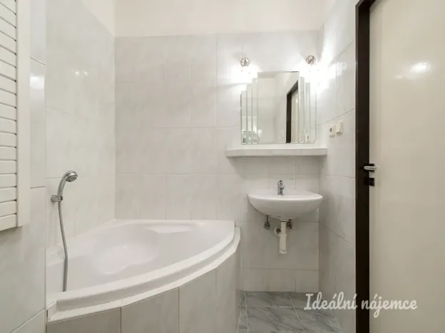 Pronájem bytu 2+kk, Praha - Michle, V zápolí, 39 m2