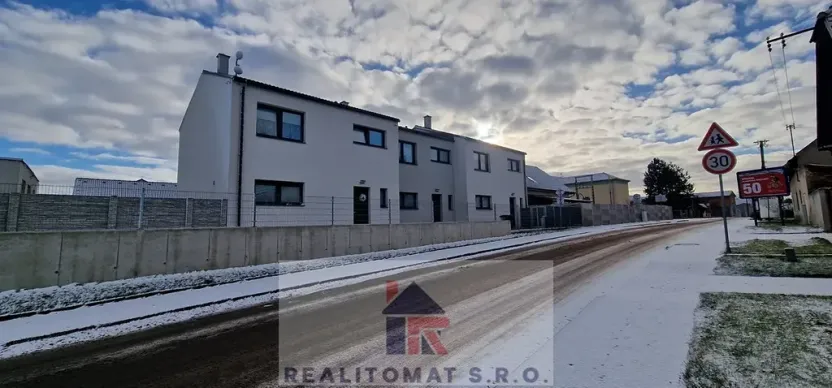 Pronájem rodinného domu, Chrášťany, 108 m2