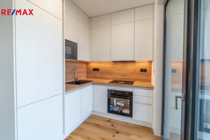 Pronájem bytu 2+kk, Praha - Nusle, Mužíkova, 43 m2