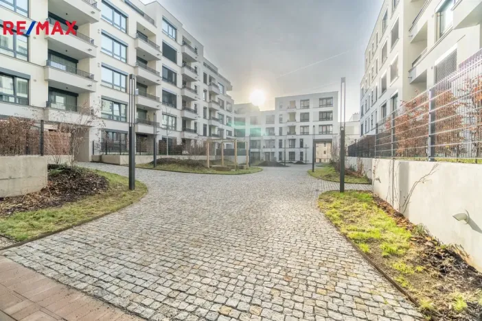 Pronájem bytu 2+kk, Praha - Nusle, Mužíkova, 43 m2