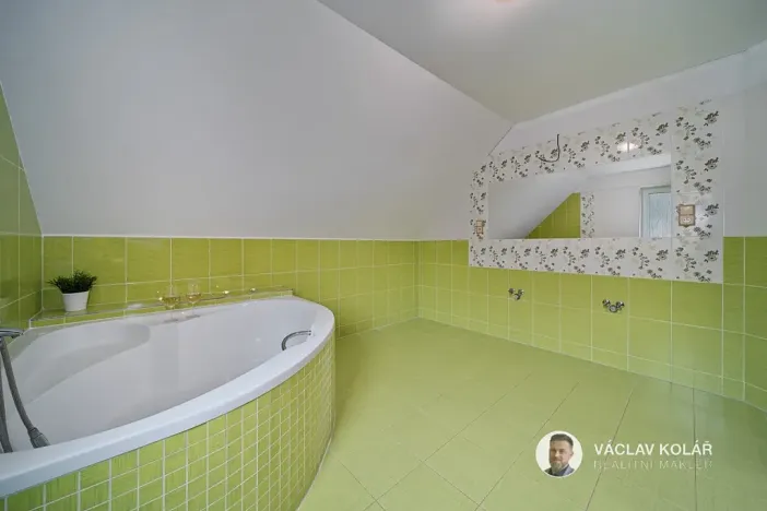 Prodej rodinného domu, Pecka, 176 m2