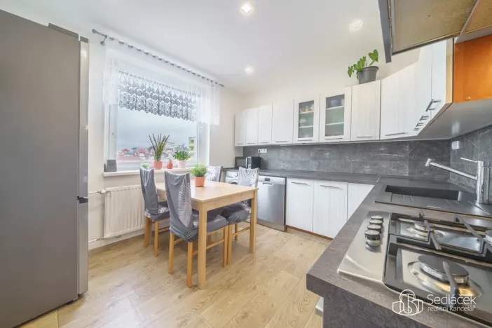 Prodej bytu 2+1, Sokolov, Spartakiádní, 61 m2