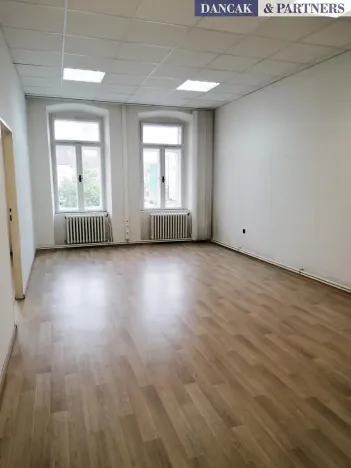 Pronájem kanceláře, Frýdek-Místek, Zámecké nám., 84 m2