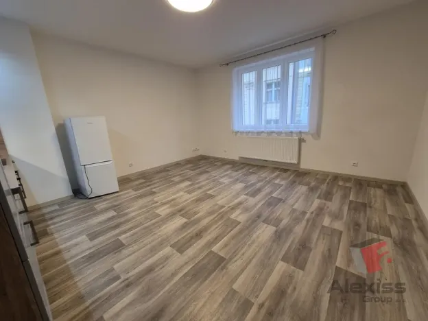 Pronájem bytu 3+kk, Praha - Smíchov, Vrázova, 76 m2