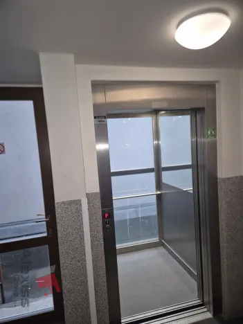 Pronájem bytu 3+kk, Praha - Smíchov, Vrázova, 76 m2