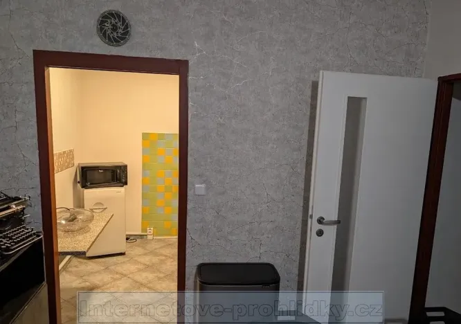 Pronájem bytu 2+kk, Praha - Kobylisy, Rajmonova, 46 m2