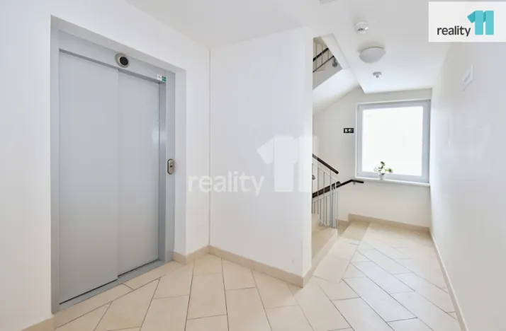 Pronájem bytu 1+kk, Praha - Horní Měcholupy, Modenská, 35 m2