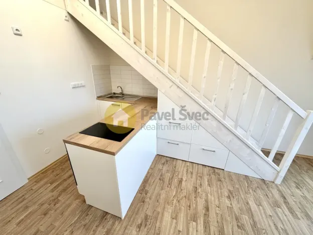 Pronájem bytu 1+kk, Strakonice - Strakonice I, Velké náměstí, 32 m2