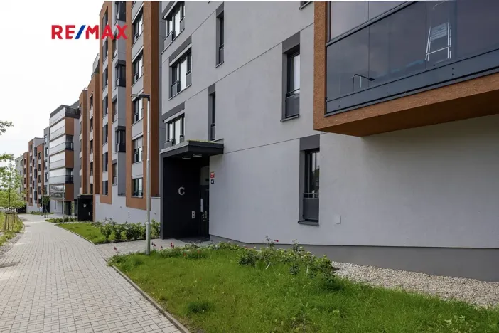 Prodej bytu 1+kk, Praha - Háje, Sochorcova, 33 m2