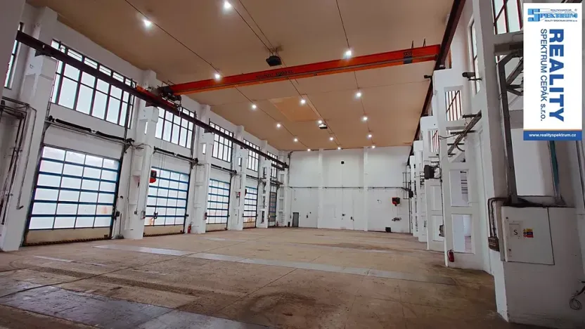 Pronájem výrobních prostor, Lišov, Hůrecká, 2357 m2