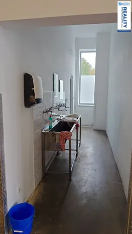 Pronájem výrobních prostor, Lišov, Hůrecká, 2357 m2