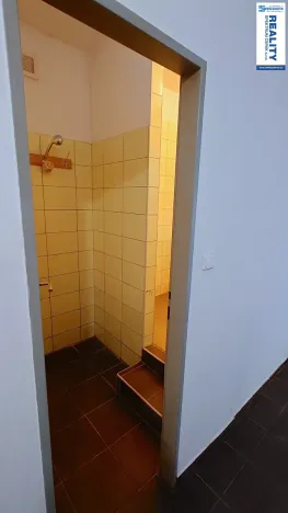 Pronájem skladu, Lišov, Hůrecká, 1768 m2