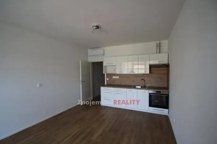 Pronájem bytu 1+kk, Znojmo, Jarošova, 29 m2