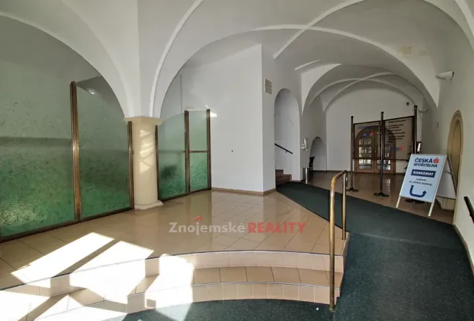 Pronájem kanceláře, Znojmo, 1000 m2