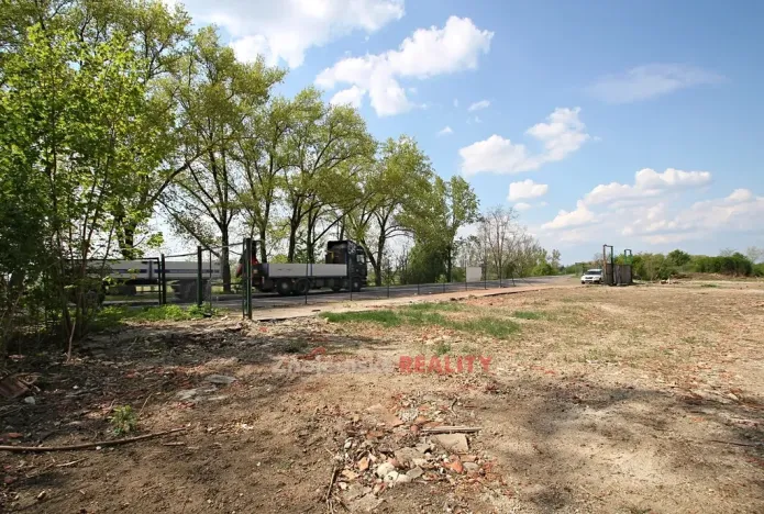 Pronájem komerčního pozemku, Hevlín, 16559 m2