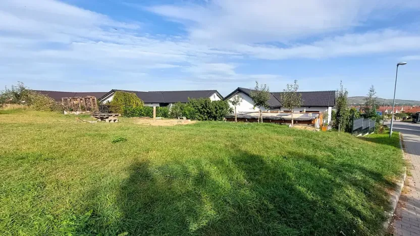 Prodej pozemku pro bydlení, Hrušovany u Brna, Pod Střediskem, 908 m2