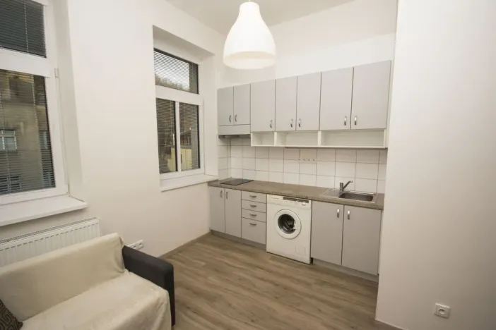 Pronájem bytu 1+kk, Praha - Smíchov, Radlická, 21 m2