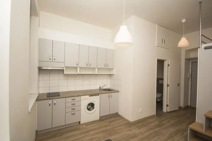 Pronájem bytu 1+kk, Praha - Smíchov, Radlická, 21 m2
