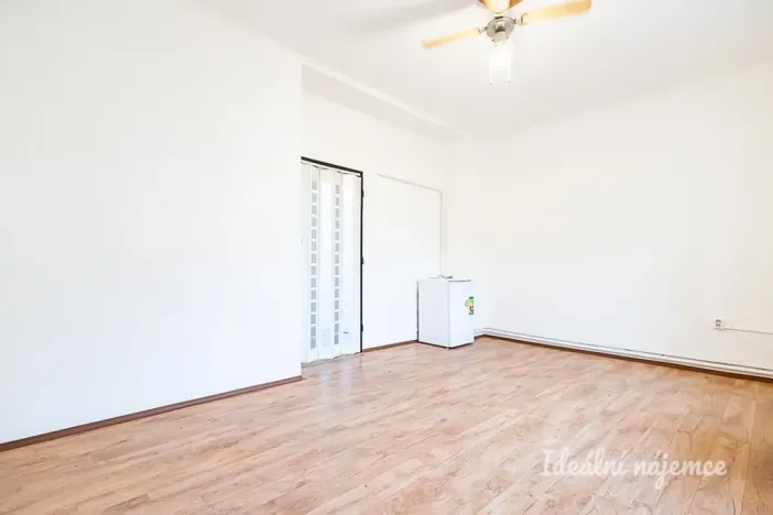 Pronájem bytu 1+kk, Praha - Libeň, Drahobejlova, 23 m2