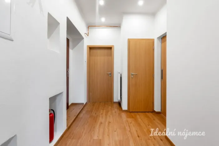 Pronájem bytu 2+kk, Praha, Na Jezerce, 52 m2