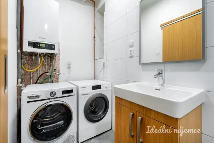 Pronájem bytu 2+kk, Praha - Nusle, Na Jezerce, 52 m2