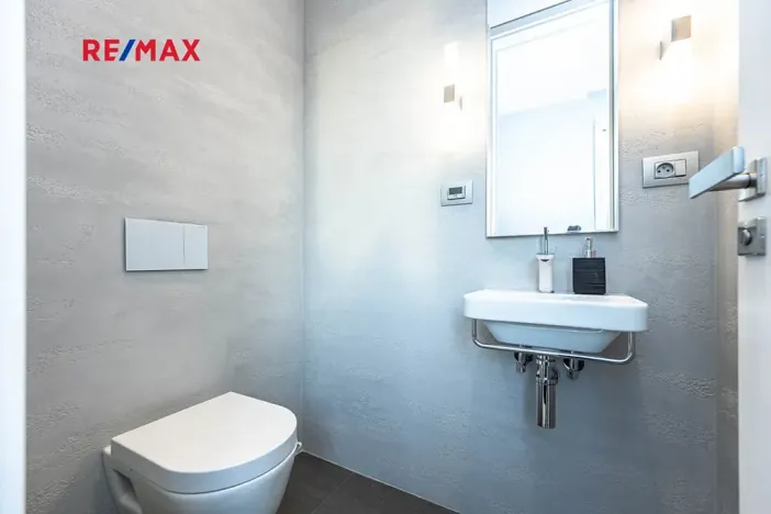 Pronájem bytu 2+kk, Praha - Strašnice, Novostrašnická, 68 m2