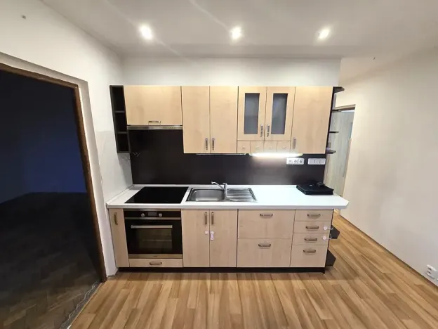 Prodej bytu 2+1, Karlovy Vary, Lomená, 52 m2