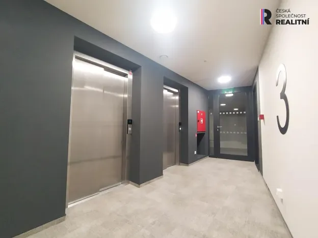 Pronájem bytu 1+kk, Praha - Smíchov, 36 m2