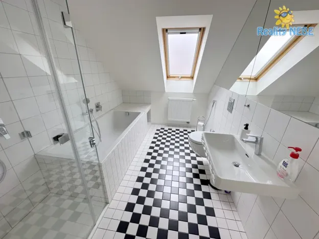 Pronájem bytu 2+1, Praha - Podolí, Nad spádem, 82 m2