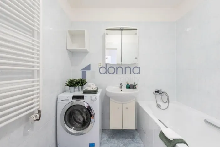 Pronájem bytu 2+kk, Praha, Za černým mostem, 51 m2