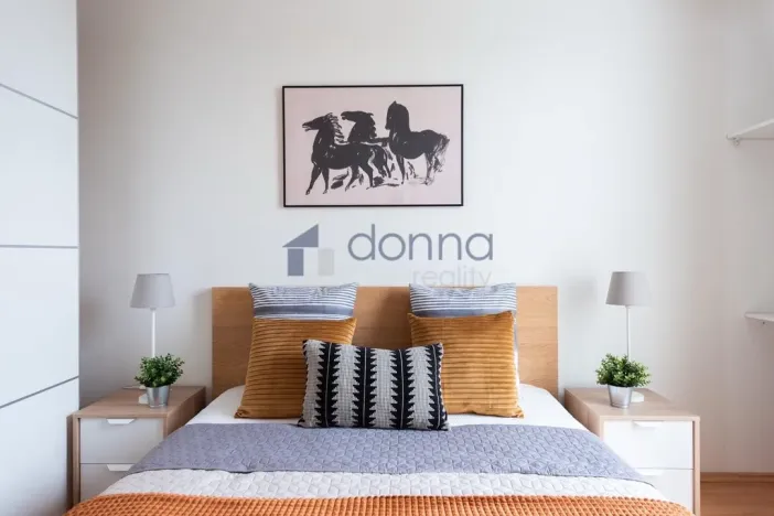 Pronájem bytu 2+kk, Praha, Za černým mostem, 51 m2