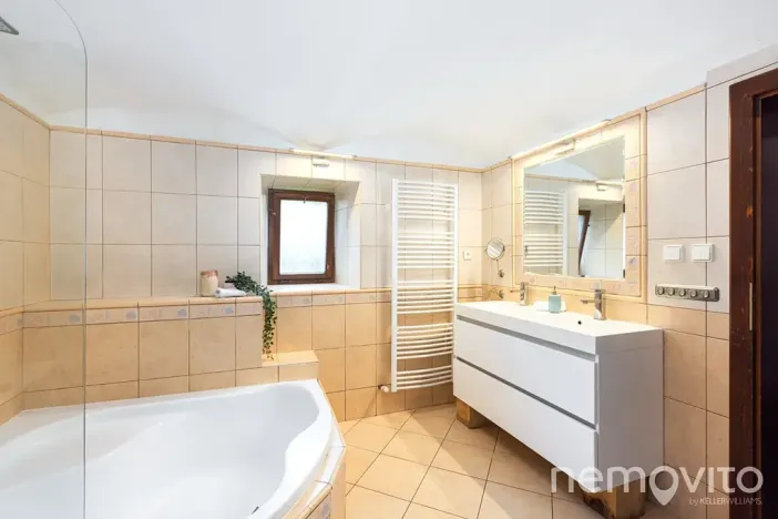 Prodej vícegeneračního domu, Lobeč, 340 m2