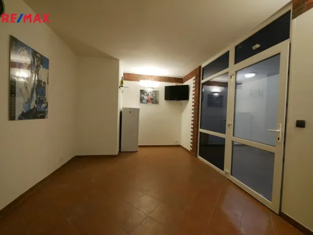 Pronájem kanceláře, Lety, Pražská, 16 m2