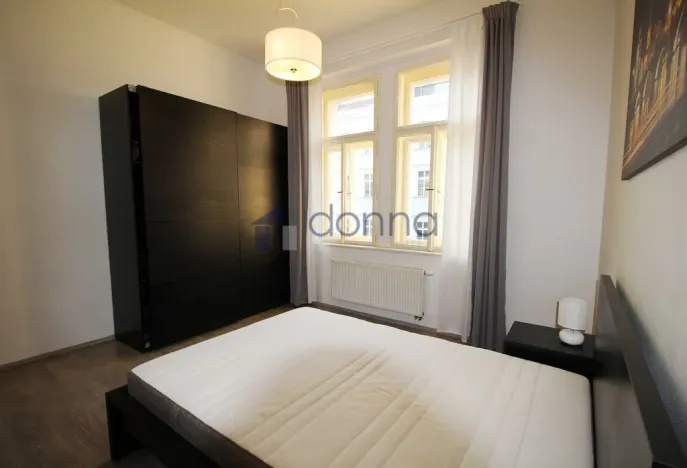 Pronájem bytu 2+kk, Praha, Lucemburská, 54 m2