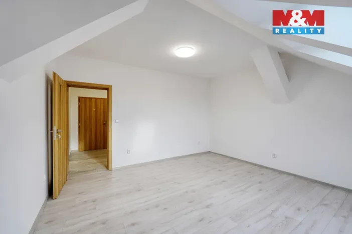 Pronájem bytu 1+1, Plzeň - Jižní Předměstí, Husova, 33 m2