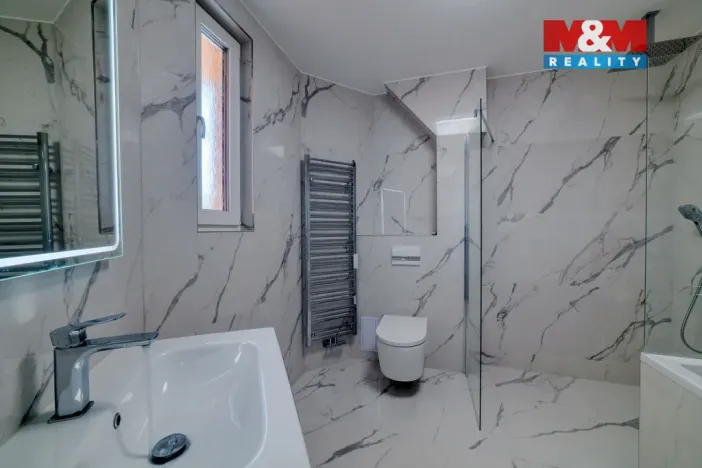 Prodej bytu 4+1, Cheb, Májová, 121 m2