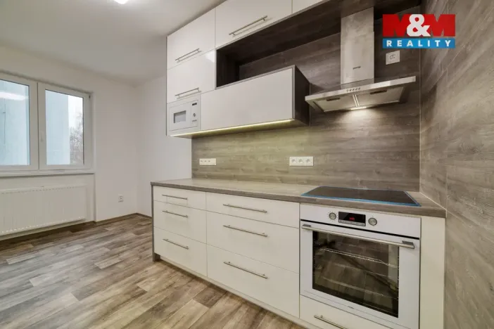 Prodej bytu 4+1, Cheb, Májová, 121 m2